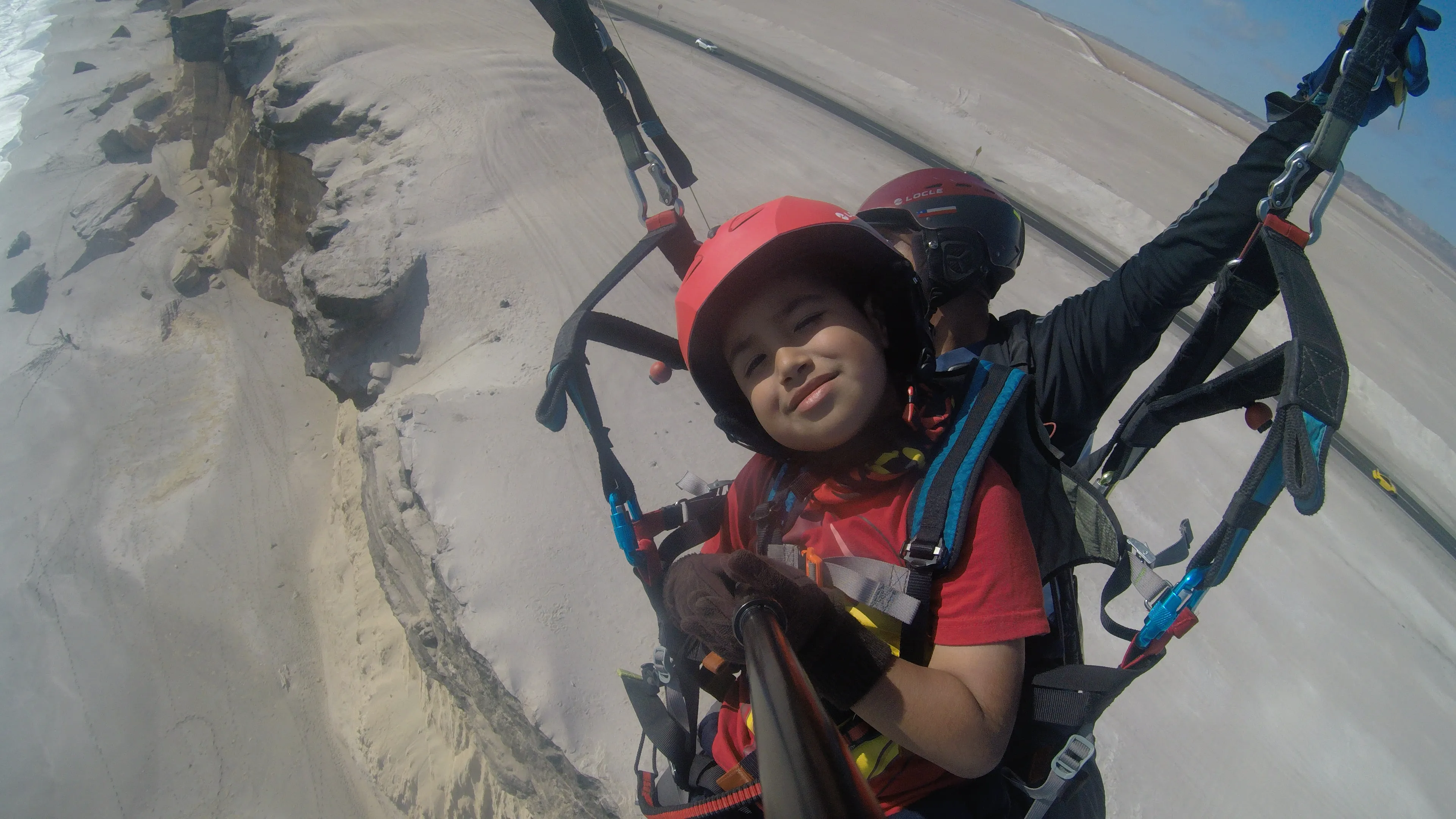 Atardecer durante vuelo en parapente